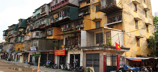 Các khu chung cư cũ trên địa bàn TP.Hà Nội đang xuống cấp nghiêm trọng, cần được cải tạo, xây mới. ảnh: Dũng Minh