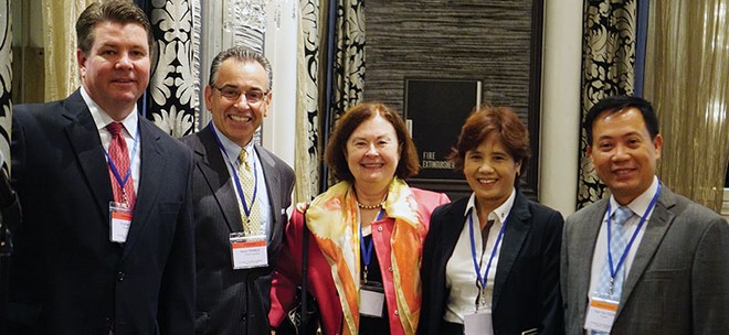 Bà Phương Hoàng Lan Hương và ông Trần Văn Dũng, Chủ tịch HOSE gặp lại những người bạn Mỹ trong chuyến công tác năm 2015