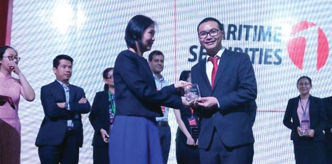 Ông Mạc Quang Huy nhận giải thưởng “Nhà tư vấn M&A tiêu biểu 2015-2016”