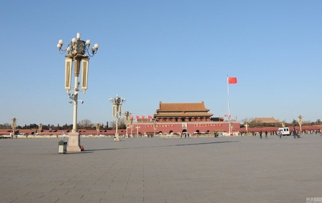 Quảng trường Thiên An Môn vắng lặng hôm 24/1, hàng triệu người lao động đã rời khỏi thủ đô Bắc Kinh, Trung Quốc để về ăn Tết Nguyên đán. 