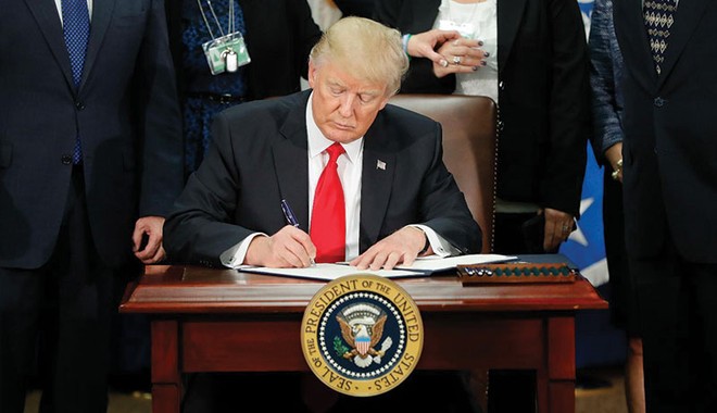 Tổng thống Donald Trump đã ký sắc lệnh cấm nhập cảnh trong 90 ngày đối với công dân tới từ 7 quốc gia Hồi giáo
