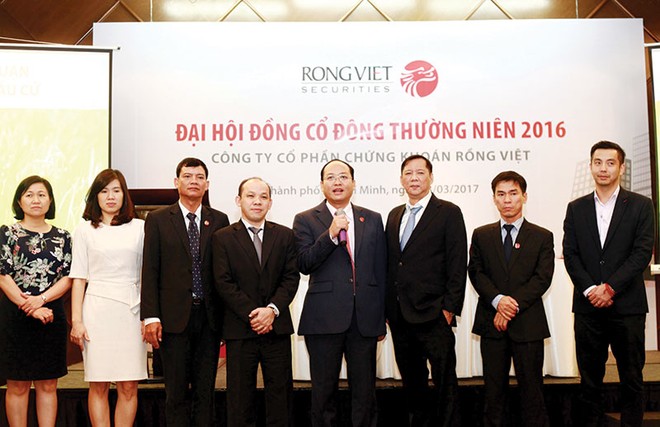Hội đồng quản trị nhiệm kỳ 2017 - 2021 của 
Công ty Chứng khoán Rồng Việt ra mắt cổ đông