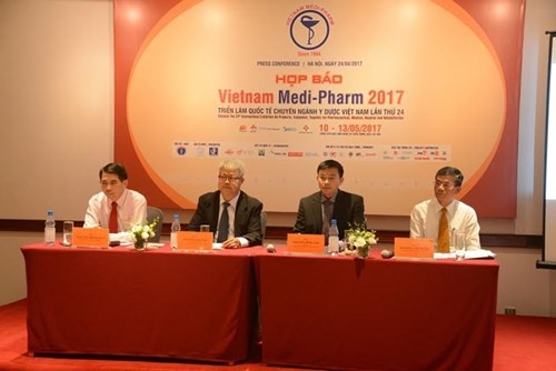 Vietnam medi-pharm 2017 có quy mô lớn nhất từ trước tới nay, với hơn 410 Tập đoàn, doanh nghiệp đến từ 30 quốc gia/vùng lãnh thổ tham dự, cùng những trang thiết bị, thành tựu mới trong ngành y tế.