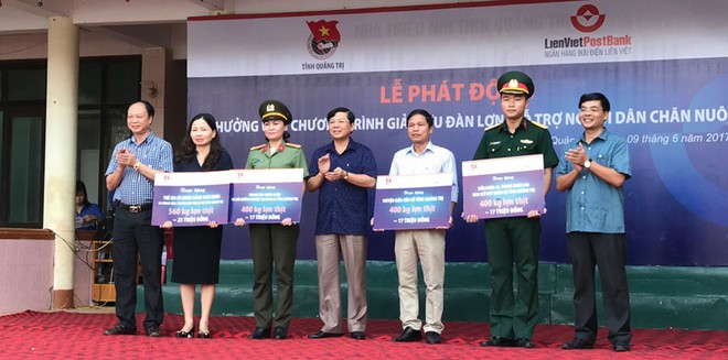 Ông Nguyễn Đình Thắng, Phó chủ tịch LienVietPostBank phát động chương trình tại Quảng Trị