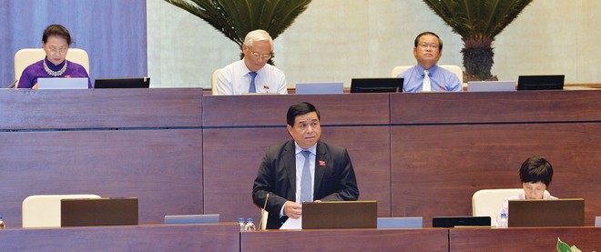 Bộ trưởng Bộ Kế hoạch và Đầu tư Nguyễn Chí Dũng trả lời chất vấn tại Quốc hội 