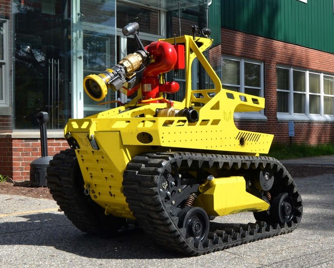 Thermite 3.0, robot cứu hỏa mini, có thể bơm 9.400 lít nước trong 1 phút