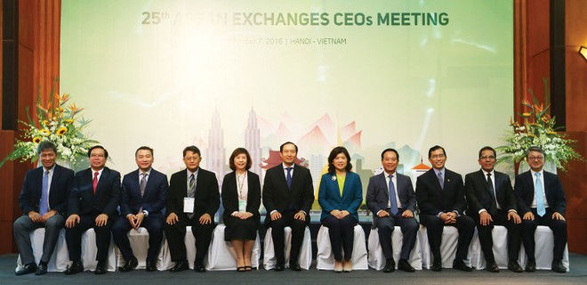 Lãnh đạo các sở giao dịch chứng khoán châu Á hội tụ tại Hà Nội năm 2016 cùng lãnh đạo ngành chứng khoán bàn thảo khả năng hợp tác, hội nhập và phát triển