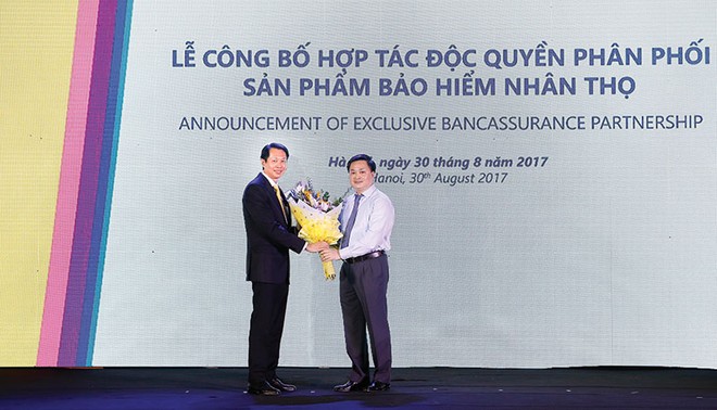 Sau thương vụ chuyển nhượng 50% cổ phần trong liên doanh bảo hiểm VietinAviva cho phía Aviva, VietinBank tiếp tục hợp tác độc quyền phân phối với Aviva Việt Nam