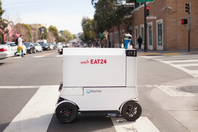 Robot tự động đưa đồ ăn cho khách hàng tại San Francisco