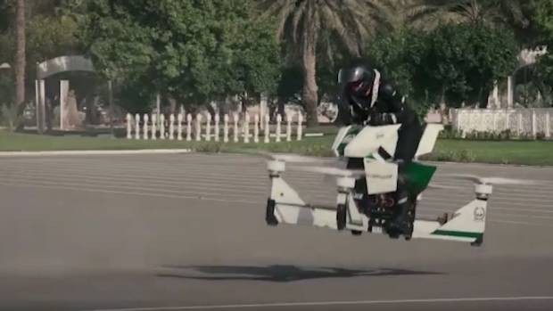 Cảnh sát Dubai thử nghiệm xe mô tô bay Scorpion: Bay được 25 phút, 65km/h