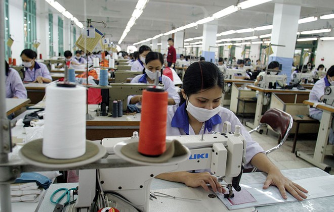 Khó khăn mà các doanh nghiệp dệt may Việt Nam đang phải đối mặt là giá xuất khẩu tiếp tục đà giảm