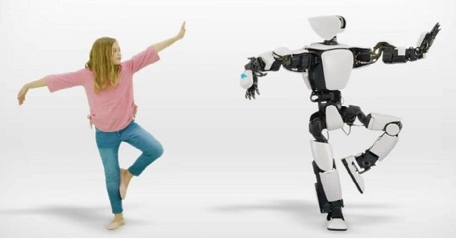 T-HR3, robot có khả năng đứng bằng một chân hoàn hảo như con người