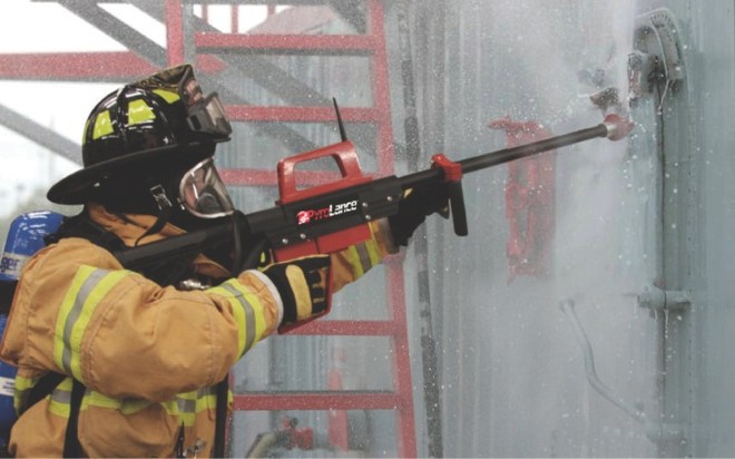 PyroLance: Súng cứu hỏa phun nước xuyên tường bê tông, cửa sắt