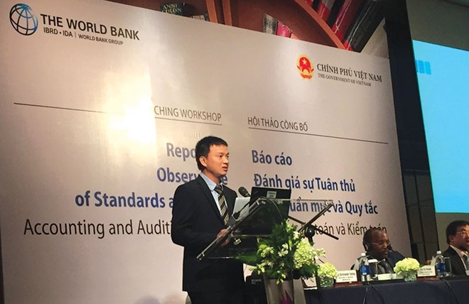 Ông Lê Vũ Trường trình bày tham luận tại hội thảo  công bố  "Báo cáo đánh giá sự tuân thủ 
các chuẩn mực và quy tắc kế toán, kiểm toán" do Chính phủ và World Bank phối hợp tổ chức