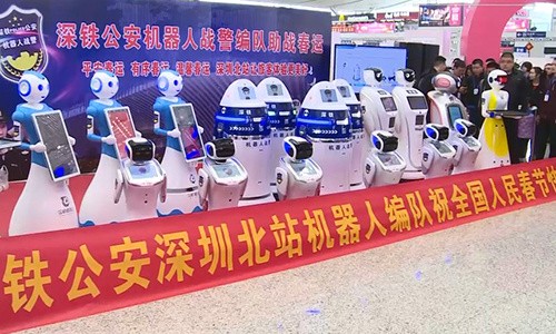 Đội ngũ robot tăng cường an ninh ga tàu dịp Tết ở Trung Quốc