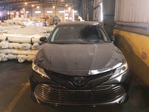 Toyota Camry XLE 2018 tại cảng Hải Phòng. 