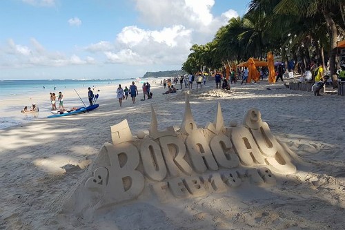 Bãi biển Boracay. Ảnh: CBN.