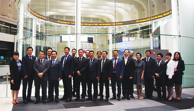 Một số DN và lãnh đạo ngành chứng khoán Việt Nam thăm Sở GDCK Tokyo nhân chuyến xúc tiến đầu tư tháng 7/2017