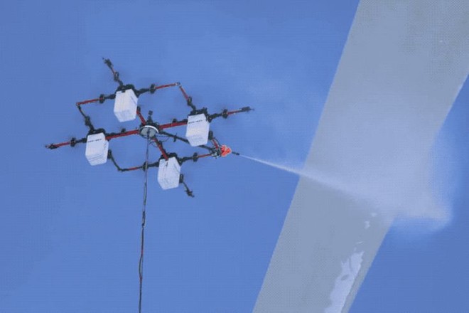 Dùng drone để chữa cháy nhà cao tầng và cứu người gặp nguy