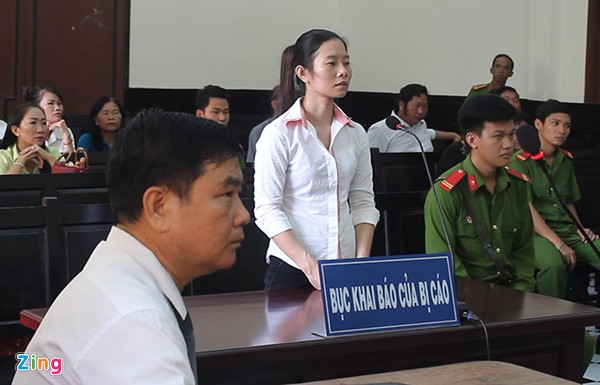 Bị cáo Trần Thị Tuyết tại phiên tòa sáng 27/4. Ảnh: M.A.