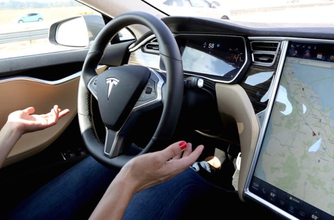 Autopilot trên xe Tesla là chế độ tiên tiến nhưng chưa thể thay thế người lái trong nhiều điều kiện cần kíp.