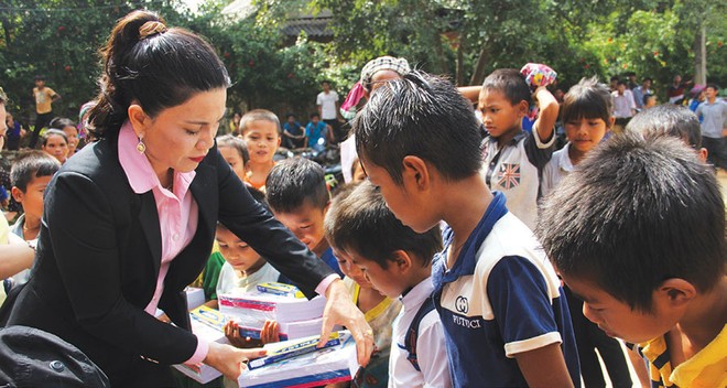 Dù rất bận rộn, nhưng bà Đặng Thị Kim Oanh luôn trực tiếp tham gia, điều hành mọi chương trình thiện nguyện
