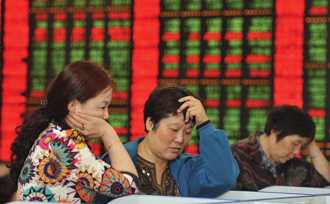 Thị trường chứng khoán Trung Quốc đang theo đà đi xuống, tạo rủi ro cho các cổ phiếu đang thế chấp tại CTCK