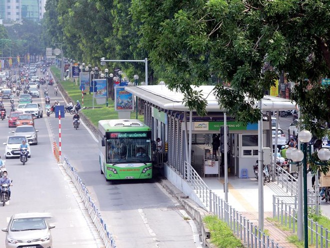 Nổi cộm trong số các công trình để xảy ra nhiều sai sót là Hợp phần I - Xe buýt nhanh BRT thuộc Dự án Phát triển giao thông đô thị Hà Nội. Trong ảnh: Tuyến BRT Yên Nghĩa - Kim Mã. Ảnh: Đ.T