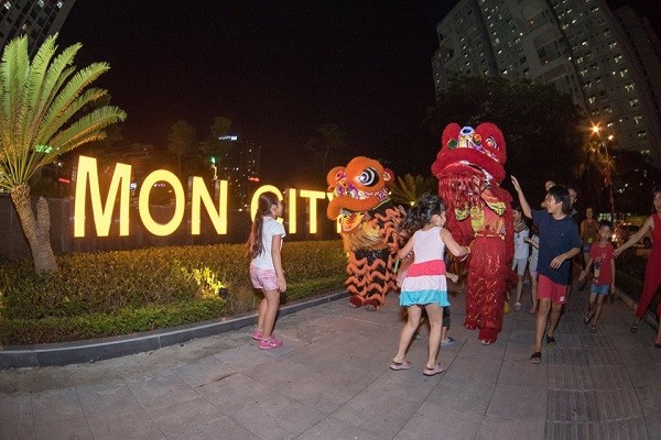 Cư dân Mon City hào hứng tham dự lễ hội Trung thu đầu tiên
