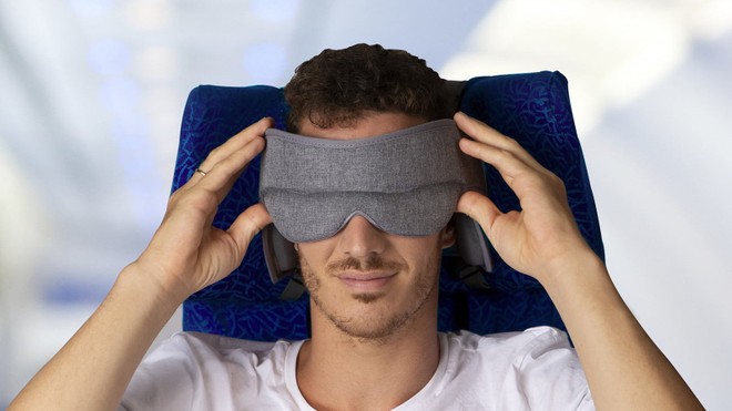 Khung gối ngủ trên máy bay, không lo “ngả” nhầm vào vai người ngồi cạnh