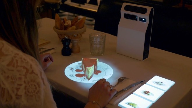 Máy chiếu giúp hiển thị hình ảnh 3D như món ăn thật