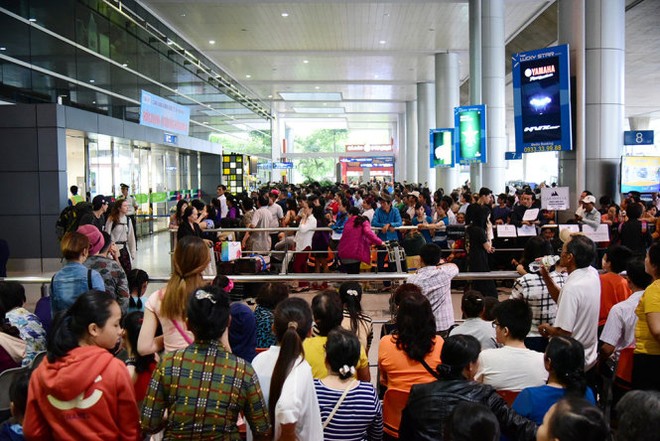 Quá tải về hạ tầng là lý do khiến sân bay Tân Sơn Nhất không giành được nhiều thiện cảm của hành khách.