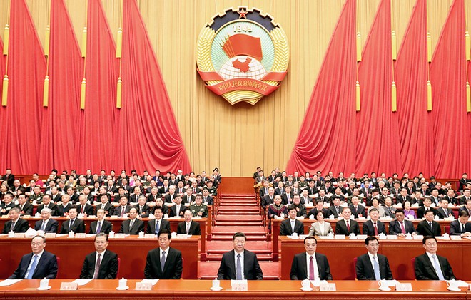 Tổng Bí thư, Chủ tịch nước Trung Quốc Tập Cận Bình và các đồng chí Lãnh đạo Đảng và nhà nước tham dự phiên họp bế mạc kỳ họp thứ 2, Quốc Hội Trung Quốc khóa XIII. Nguồn ảnh: CRI