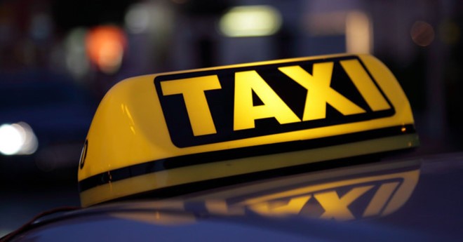 Đề xuất gắn hộp đèn trên nóc xe taxi kết nối với hành khách qua ứng dụng và xe hợp đồng sử dụng hợp đồng điện tử khiến một số chuyên gia quan ngại sẽ làm vô hiệu hoá mô hình kinh tế chia sẻ trong lĩnh vực vận tải đường bộ