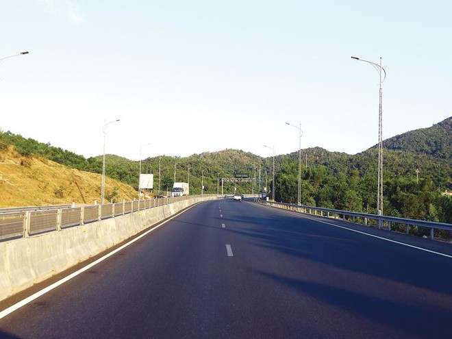 Phần lớn dự án PPP được triển khai trong lĩnh vực giao thông. Trong ảnh: Đường dẫn vào hầm Đèo Cả nối hai tỉnh Phú Yên và Khánh Hòa. Ảnh: Đức Thanh