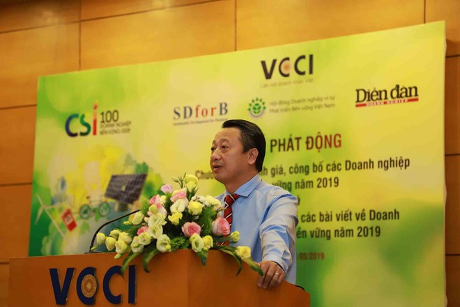 Ông Nguyễn Quang Vinh, Tổng Thư ký VCCI, Phó Chủ tịch VBCSD phát biểu tại sự kiện. 
