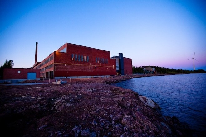 Trung tâm dữ liệu của Google tại Phần Lan được xây dựng gần biển để sử dụng nước biển lạnh làm mát cho hệ thống máy chủ của Trung tâm
