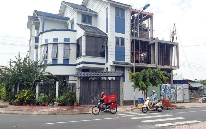 Toàn bộ các căn nhà tại Khu dân cư Tăng Phú đều chưa có số nhà và sổ hồng
