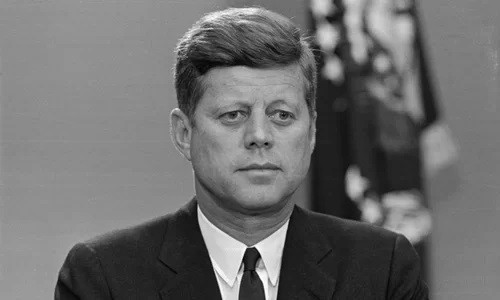 Tổng thống thứ 35 của Mỹ John F. Kennedy tại Nhà Trắng năm 1963. Ảnh: Reuters.