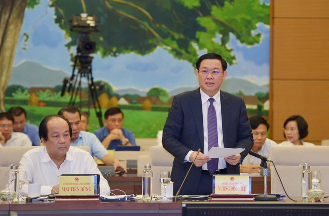 Phó Thủ tướng Vương Đình Huệ giải trình, làm rõ các vấn đề đại biểu chất vấn (Ảnh: VGP)