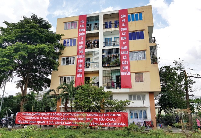 Hơn 12 năm nhận nhà tái định cư, nhưng 60 hộ dân ở Chung cư Tín Phong vẫn chưa được cấp sổ hồng. Ảnh: Trọng Tín