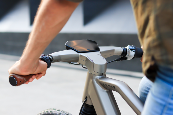 Xe đạp hỗ trợ cảnh báo điểm mù khi tham gia giao thông