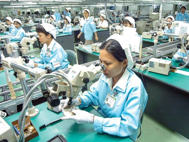 Sau 3 quý, đà tăng trưởng dương trong thu hút đầu tư nước ngoài của Việt Nam đã quay trở lại. Trong ảnh: Nhà máy của Fujitsu tại Việt Nam.    Ảnh: Đức Thanh
