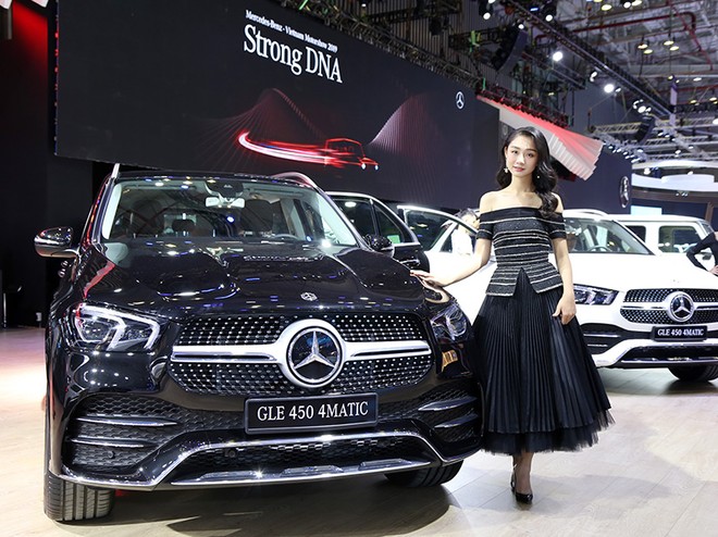 Vietnam Motor Show 2019: Mẫu đẹp - xế sang, gian hàng của Mercedes-Benz hút khách