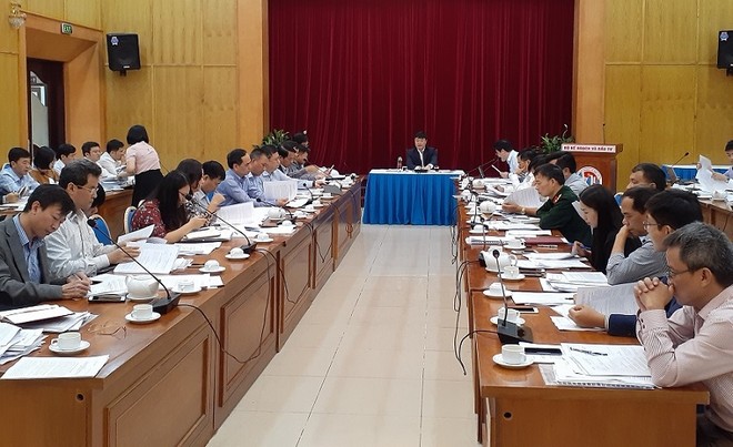 Thứ trưởng Bộ Kế hoạch và Đầu tư Nguyễn Đức Trung, Phó Trưởng Ban soạn thảo các Nghị định chủ trì cuộc họp.