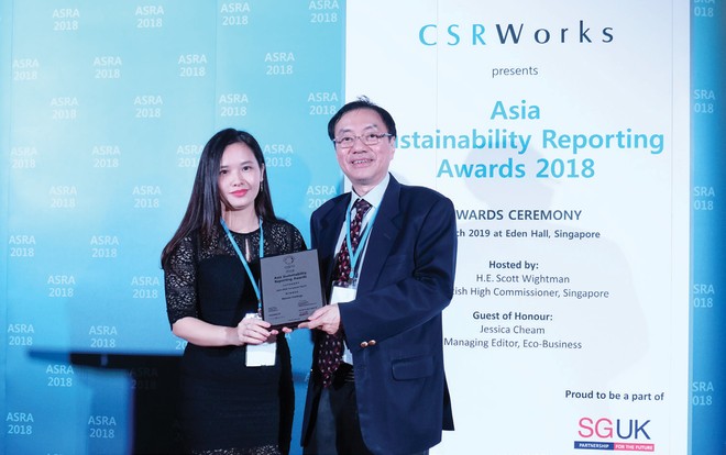 Đại diện Bảo Việt nhận giải Báo cáo Phát triển bền vững minh bạch nhất châu Á - Asia Sustainability Reporting Awards 2019