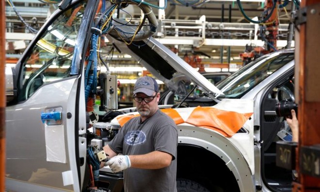 Dây chuyền lắp ráp dòng xe bán tải Ford F-150 tại bang Michigan, Mỹ. Ảnh: AFP