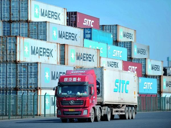 Hàng hóa nhập khẩu tại cảng Thanh Đảo, Sơn Đông (Trung Quốc). Ảnh: AFP