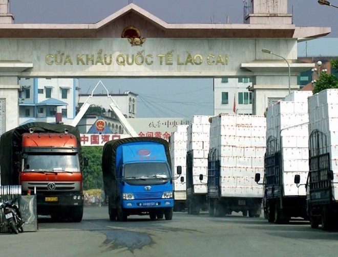 Toàn tuyến biên giới phía Bắc đang tồn khoảng 1.141 xe hàng hóa, trong đó riêng tỉnh Lạng Sơn đã là 1.068 xe, chủ yếu là thanh long, dưa hấu, chuối, xoài, mít