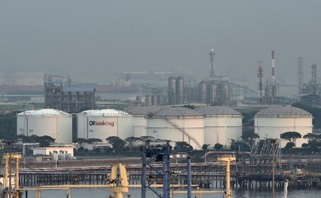 Kho chứa dầu tại đảo Jurong, Singapore. Ảnh: AFP